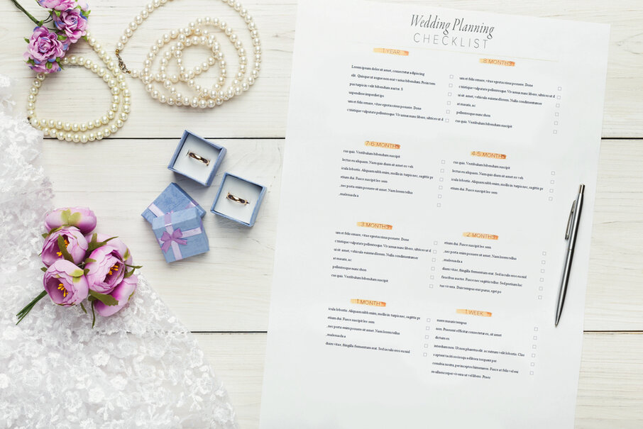 Notitieboek met planning voor trouwfeestmuziek